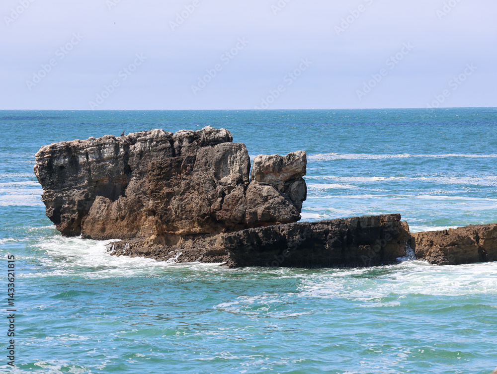 Fototapeta premium rocks on the beach