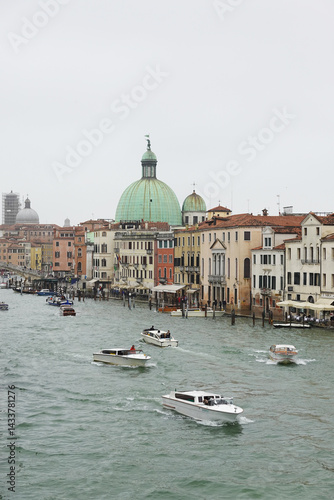 Obraz na płótnie The view of Grand Canal from the Bridge of Constitution, Venice, Italy w salonie