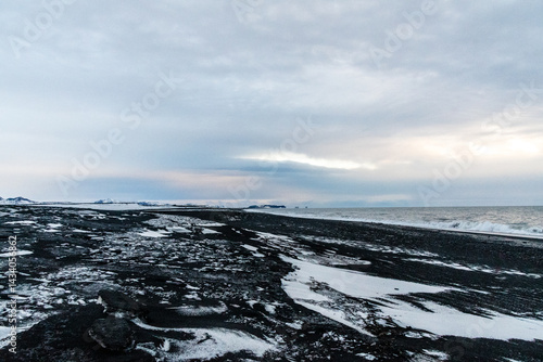 Obraz na płótnie Impression of the black lava beaches near Solheimasandur along the icelandic south coast in Winter w salonie