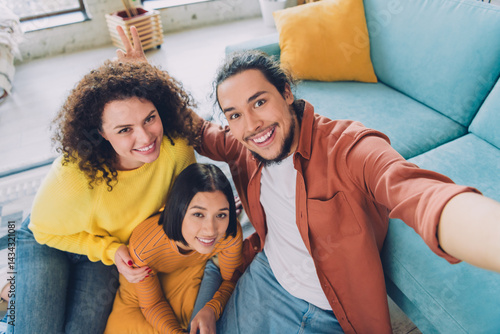 Obraz na płótnie Group of friends enjoying cheerful moments together indoors, illustrating casual lifestyle and diversity in a vibrant home w salonie