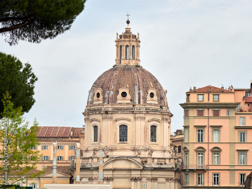 Fototapeta premium The Roman Forum, also known by its Latin name, Forum Romanum, is a rectangular forum located in the center of the city of Rome and surrounded by the ruins of several ancient buildings.