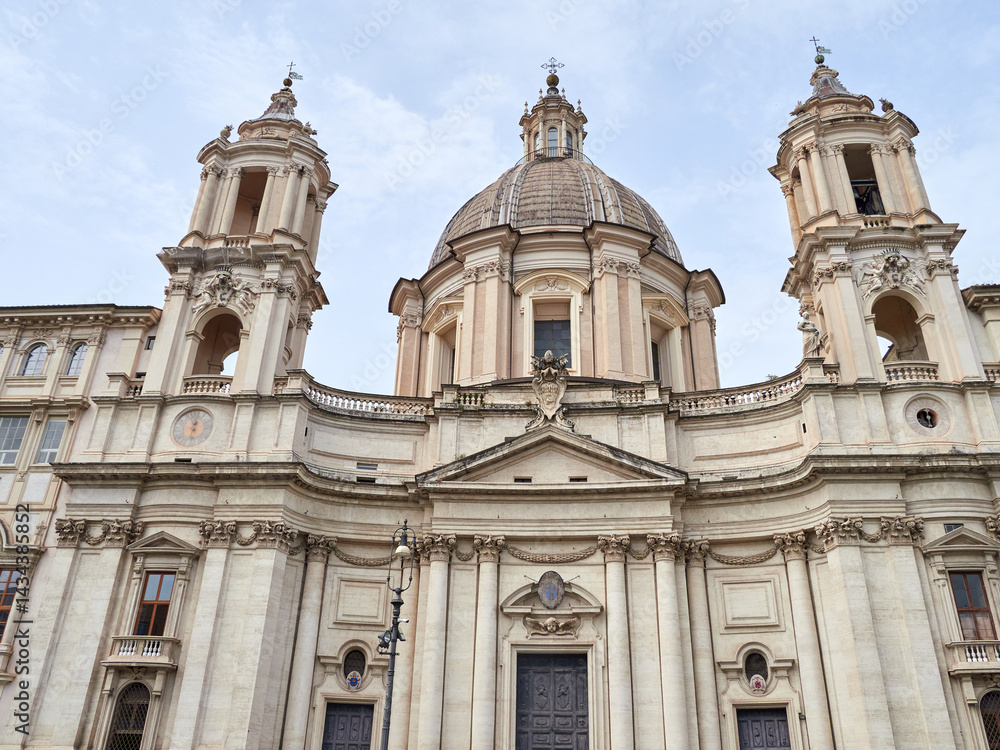 Piazza Navona is one of Rome's most prominent urban spaces, bringing together sculptures, fountains, and buildings of great artistic value. Piazza Navona is one of Rome's most prominent urban spaces, bringing together sculptures, fountains, and buildings of great artistic value.