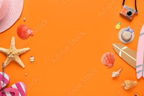 Obraz na płótnie Different beach decor on orange background w salonie