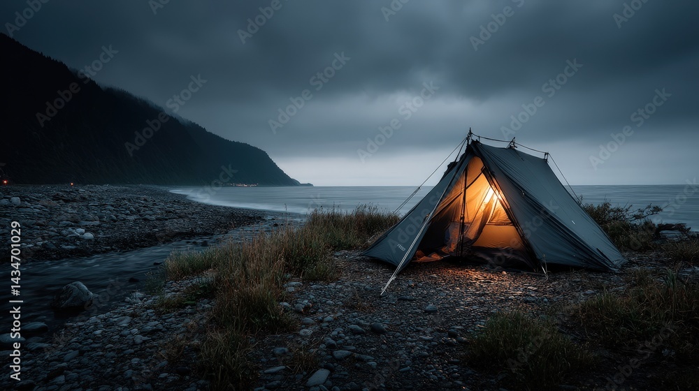 Obraz premium Setting up a glowing tent by the shore coastal landscape photography evening serene atmosphere