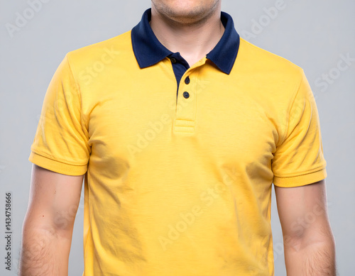 Obraz na płótnie A close-up of a man wearing a yellow polo shirt with a dark blue collar w salonie