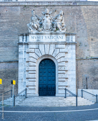Obraz na płótnie Castel Sant'Angelo, also known as Mausoleum of Hadrian, is a towering rotunda in Parco Adriano, Rome, Italy. It was initially commissioned by the Roman Emperor Hadrian as a mausoleum for himself and h w salonie
