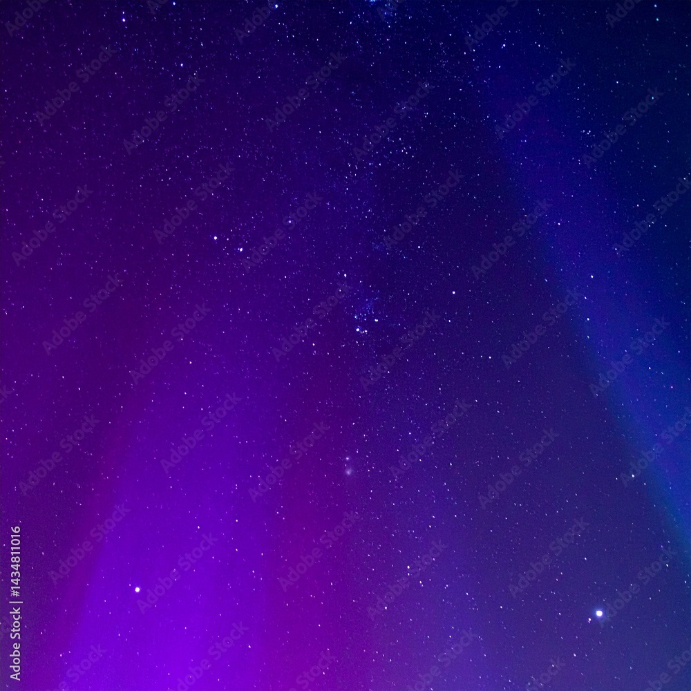 Fototapeta premium 深い紫と青の色合いが広がる宇宙空間、星々が煌めき、神秘的なオーロラが空間を包み込む幻想的なシーン