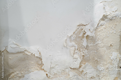 Obraz na płótnie Peeling wall paint conditions due to weather effects, Walls with peeling paint Perfect for backgrounds or urban themes. Peeling wall paint due to old age. w salonie