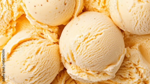 Obraz na płótnie Close-up of creamy vanilla ice cream scoops w salonie