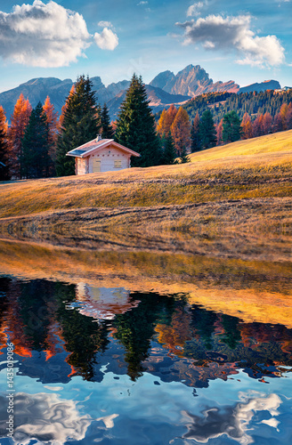 Obraz na płótnie Incredible outdoor scene in Alpe di Siusi with beautiful yellow larch trees and Furchetta mountain on background. w salonie