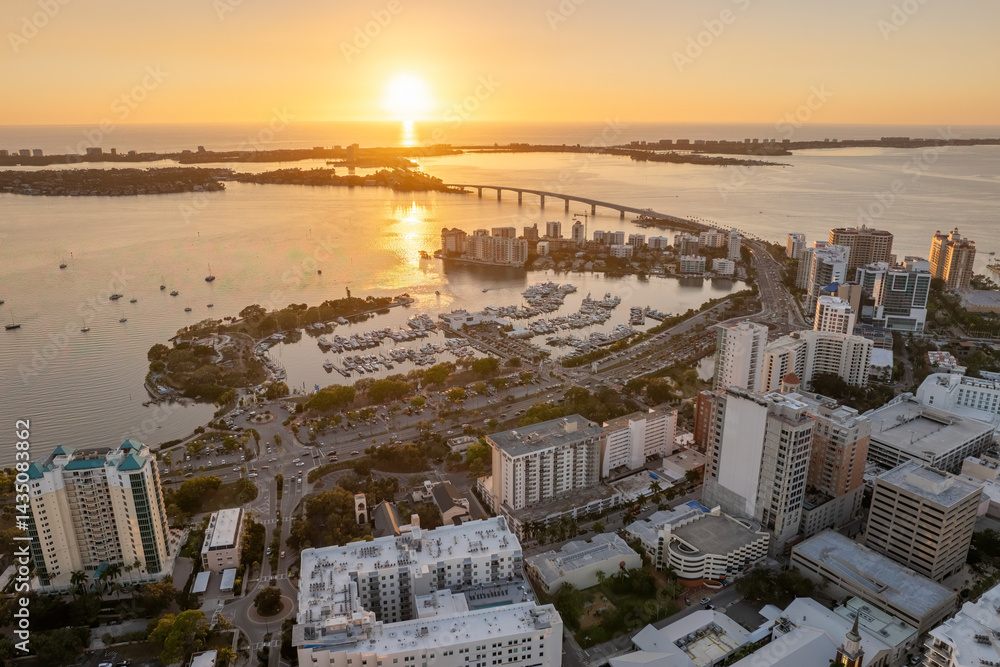 Fototapeta premium Sarasota, Florida at sunset. Luxury yachts docked in Sarasota Bay marina. American city downtown architecture with high-rise office buildings. USA travel destination