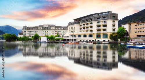 Fotografie Zell am See old town pier and Zell Lake