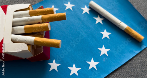 Canvastavla Flag of European Union, cigarettes