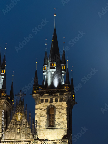 Obraz na płótnie Night Falls Over The Medieval Tower In Prague w salonie