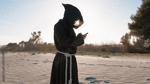 Obraz na płótnie Priest Using The Smartphone At The Beach w salonie