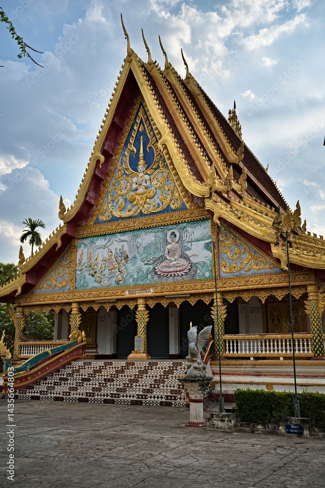 Peaceful beauty of Wat Xaiyamoungkhoun