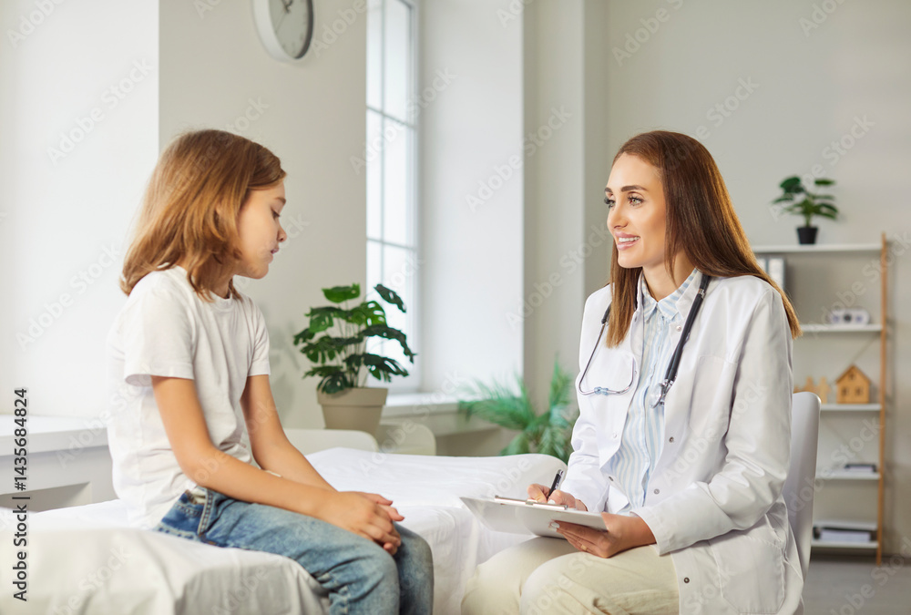 Obraz premium Friendly female child doctor pediatrician giving consultation and talking with little boy patient sitting on couch in medical clinic in exam room during checkup. Pediatrics and medicine concept