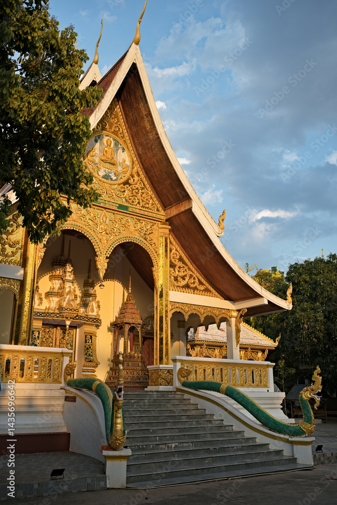Wat Yai Xayaphoum at sunset