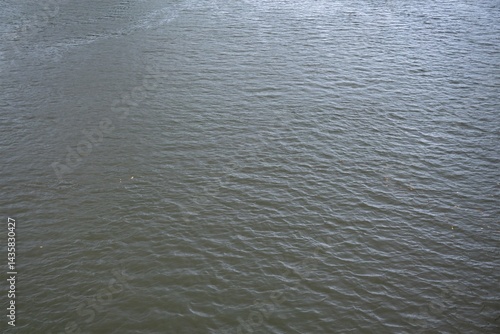Obraz na płótnie Water surface with small ripples in drizzle weather w salonie