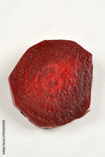 Obraz na płótnie A halved cooked and peeled beetroot sits on a plain white plate w salonie