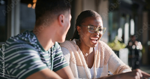 Fotografie Education, laughing and smile with student friends on campus together for learning or study