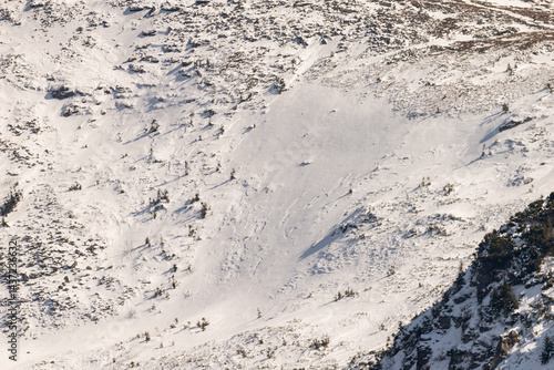 Fototapeta Naklejka Na Ścianę i Meble -  Mountain landscape in Poland. Babia Gora peak covered in winter snow. Babia Góra National Park.