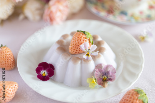 Wallpaper Mural エディブルフラワーのミルクプリン Torontodigital.ca