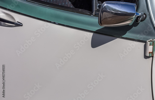 Obraz na płótnie Portière de voiture ancienne w salonie