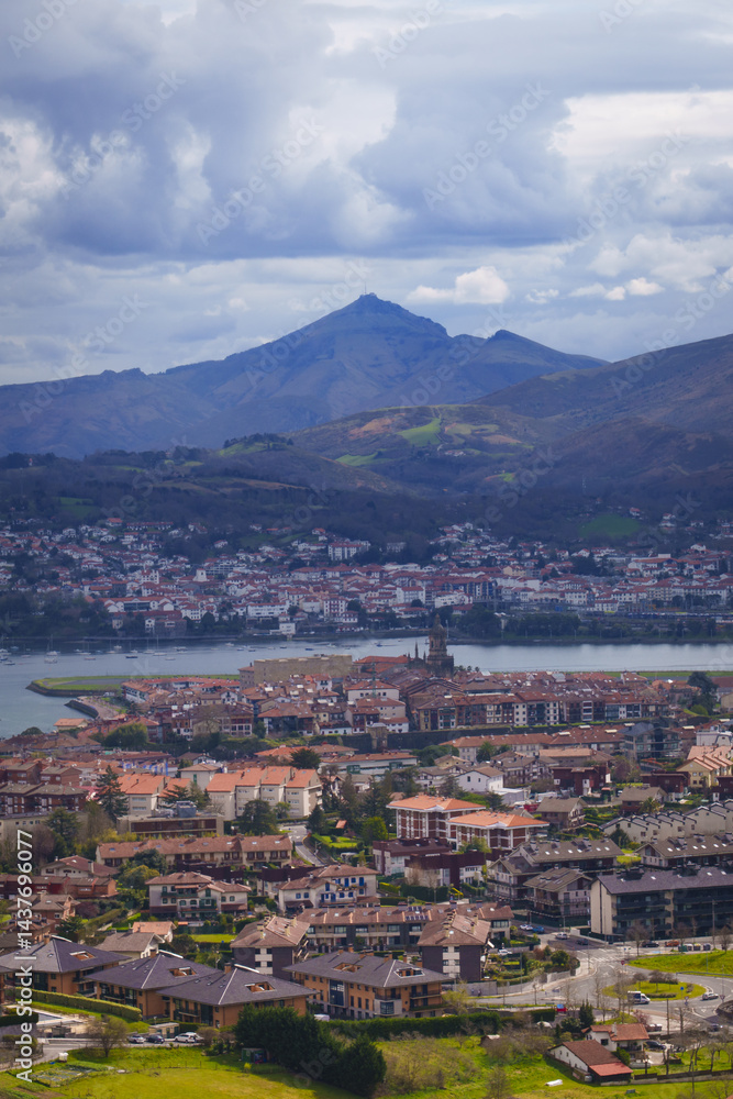 Hondarribia is the perfect destination for tourism, where trips become unforgettable vacations thanks to its exquisite gastronomy and beautiful beaches.