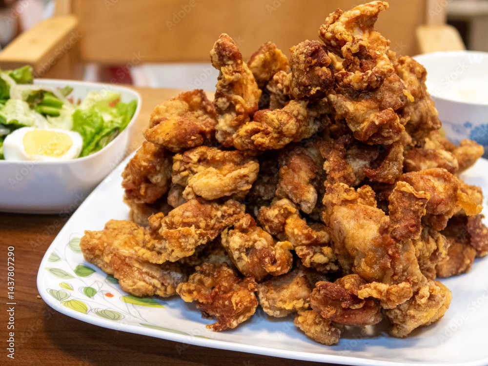 Obraz premium 大盛りの唐揚げ