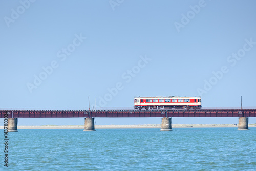 由良川橋梁を渡る汽車