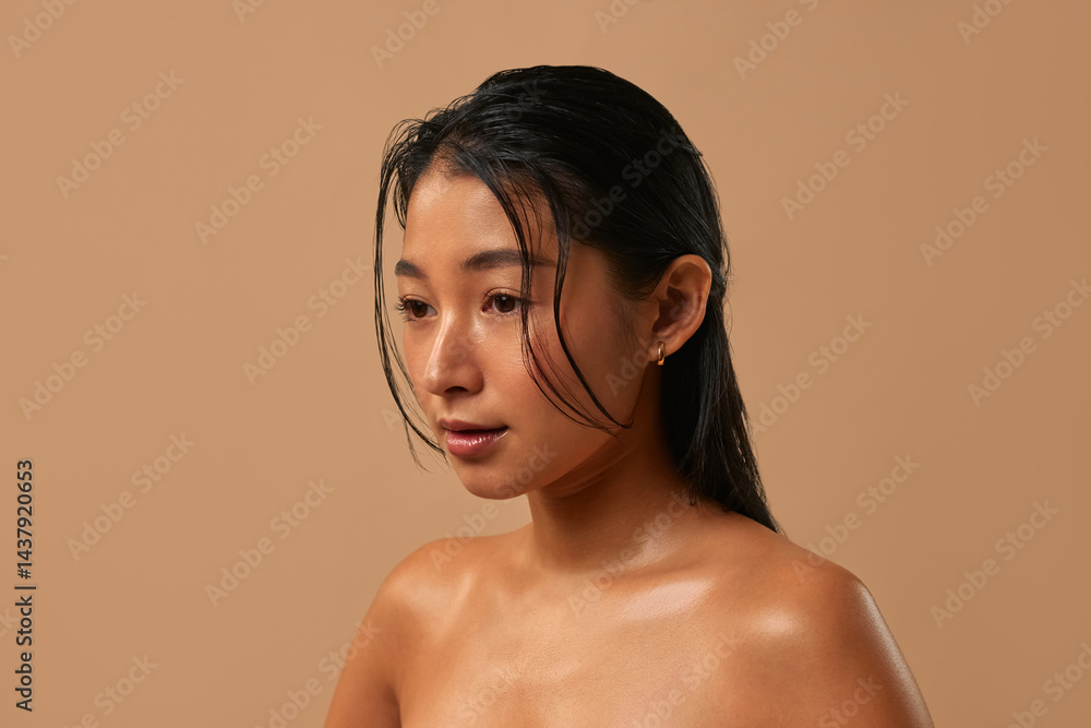 Obraz premium Beautiful young woman with clean fresh skin on face . Girl facial treatment .