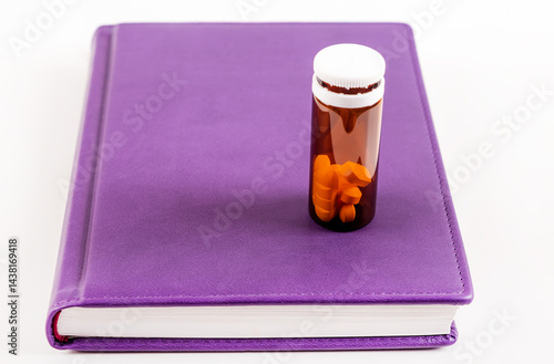 Obraz na płótnie Book with a Pills w salonie