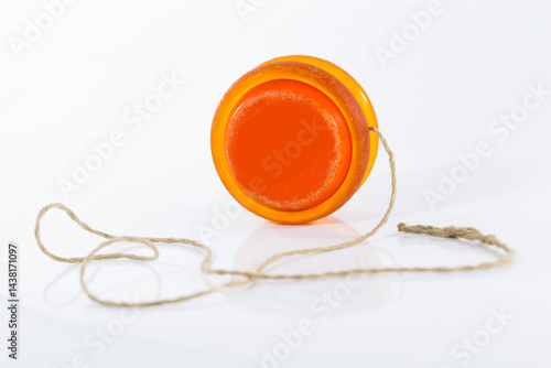 Obraz na płótnie old yoyo orange isolated on white background w salonie