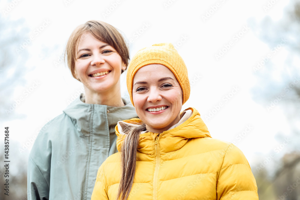 Obraz premium Two athletic women friends in a spring park.