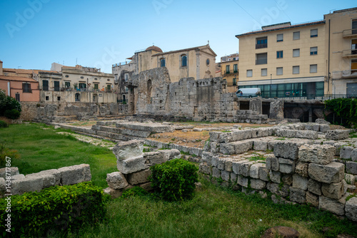 Fototapeta Naklejka Na Ścianę i Meble -  Streets in the old town of Syracuse in Sicily, Italy in a beautiful summer day. Travel and sightseeing journey concept.
