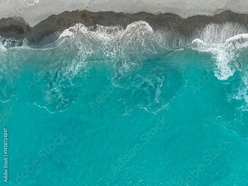 Obraz na płótnie Turquoise waves gently lap against the sandy shore under a radiant sunny sky in a serene coastal escape w salonie