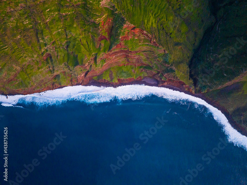 Obraz na płótnie Majestic coastal cliffs meet vibrant blue waves at sunrise along an untouched shoreline, revealing natures beauty and harmony w salonie