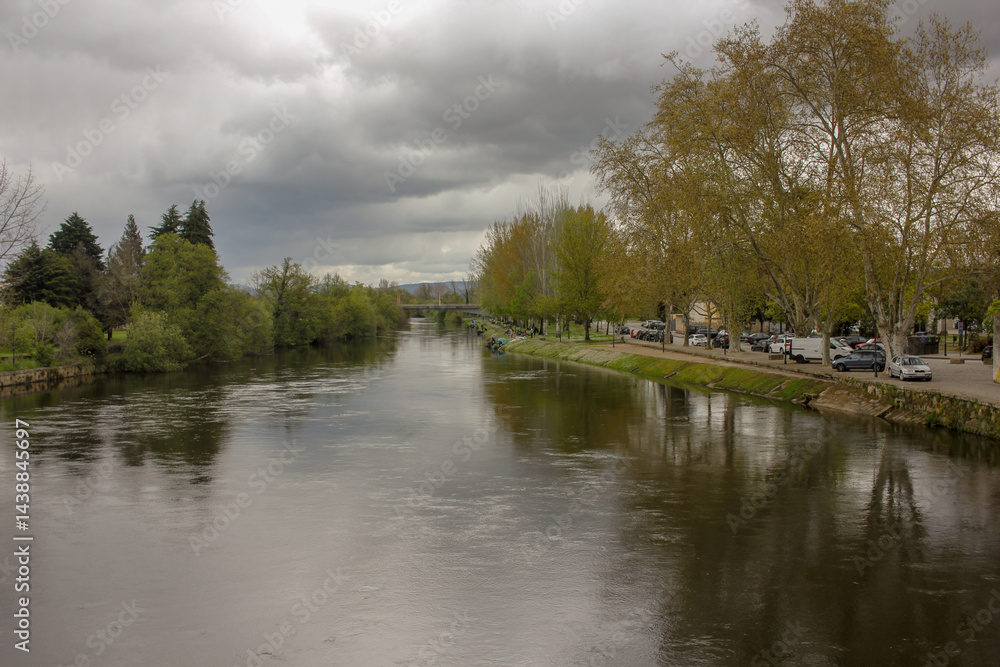 Obraz premium a view of the river in Chaves, Portugal