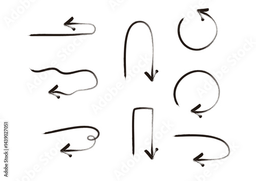 ブラシで描いたようなかすれのある手書き風矢印　セット　リターンのイメージ