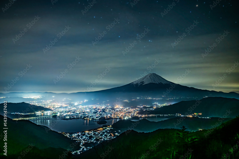 山梨県新道峠からの富士山と河口湖と夜景