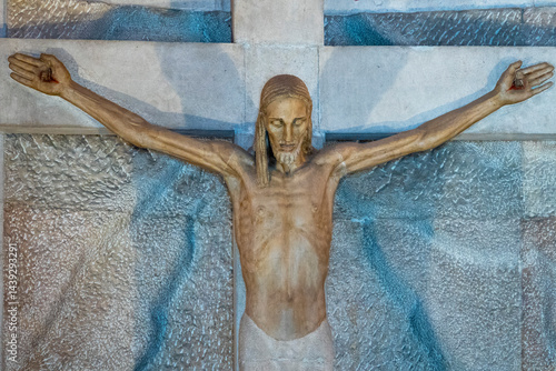 Carta da parati Statue of Jesus Christ crucified on the cross.