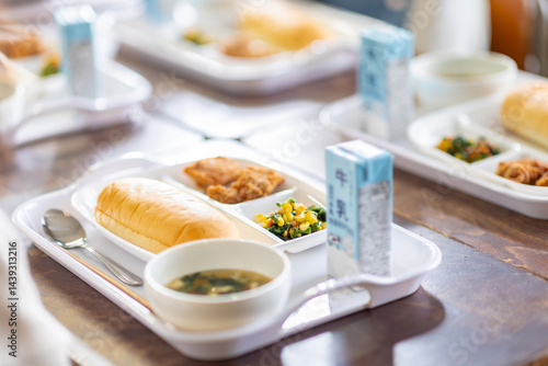 Bild auf Leinwand 学校給食
