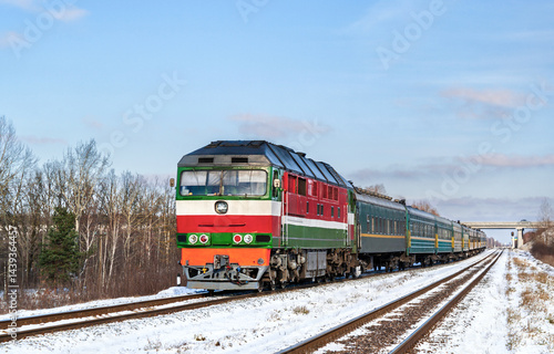 Obraz na płótnie Belarusian locomotive with a Russian train in winter in Ukraine w salonie