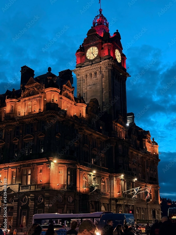 Obraz premium Big Ben clocktower by the Thames river in London, United Kingdom, just after sunset