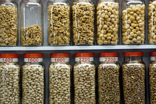 Obraz na płótnie Market stall selling dried nuts w salonie