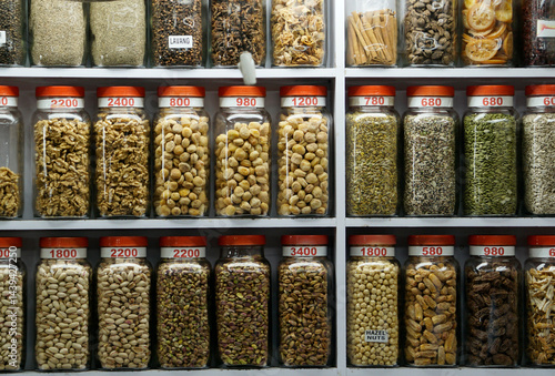 Obraz na płótnie Market stall selling dried nuts w salonie