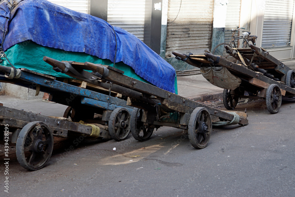 market carts in the streets of mumbai