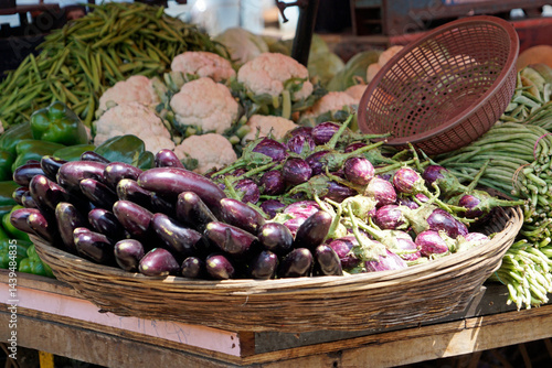 Obraz na płótnie fresh vegetables on a local market in mumbai, india w salonie