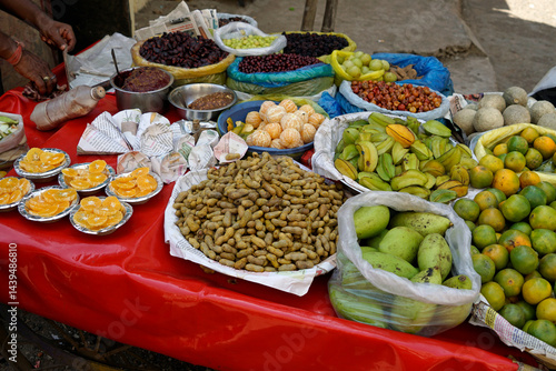 Obraz na płótnie fresh fruits from the local market in india w salonie